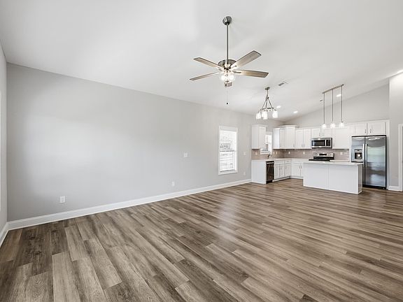 3rd image of 112 Stone Ridge Dr