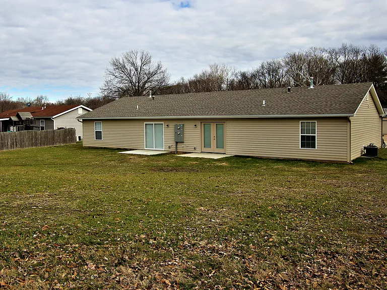25 Joan Dr #B — Photo 10