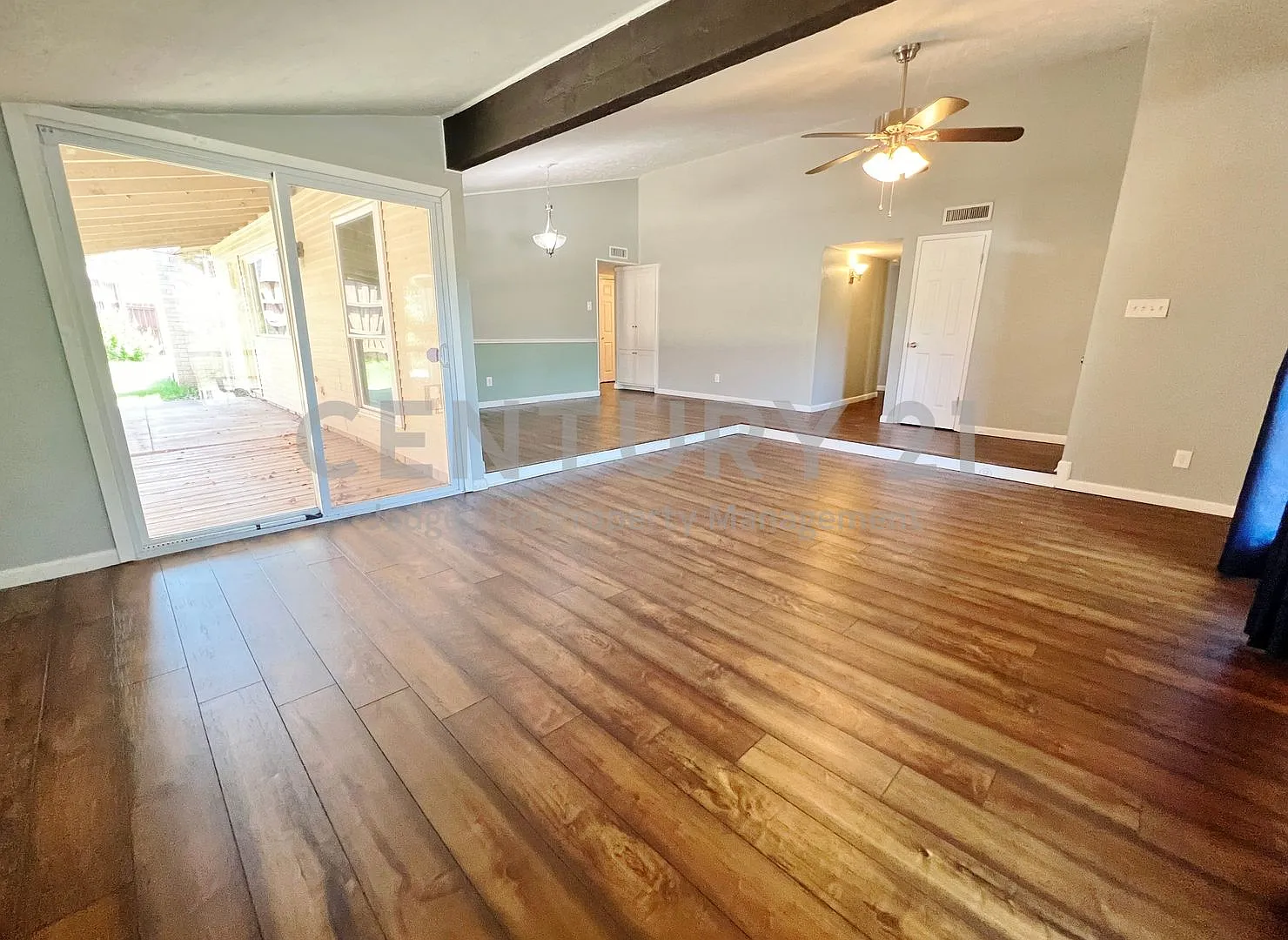 Spacious 3/2/2 in Carrollton For Rent! — Photo 4