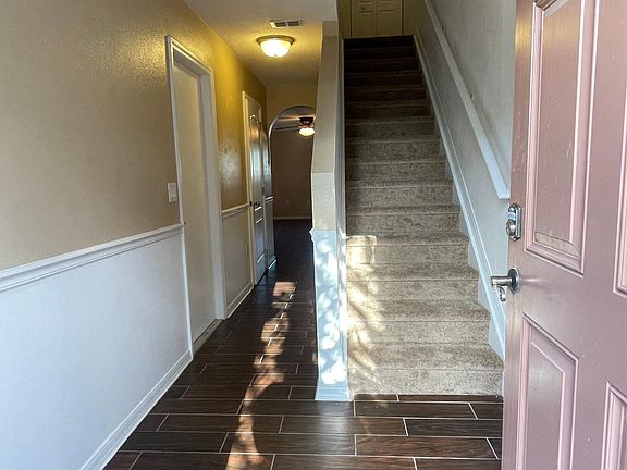 Front Door Entrance & Foyer