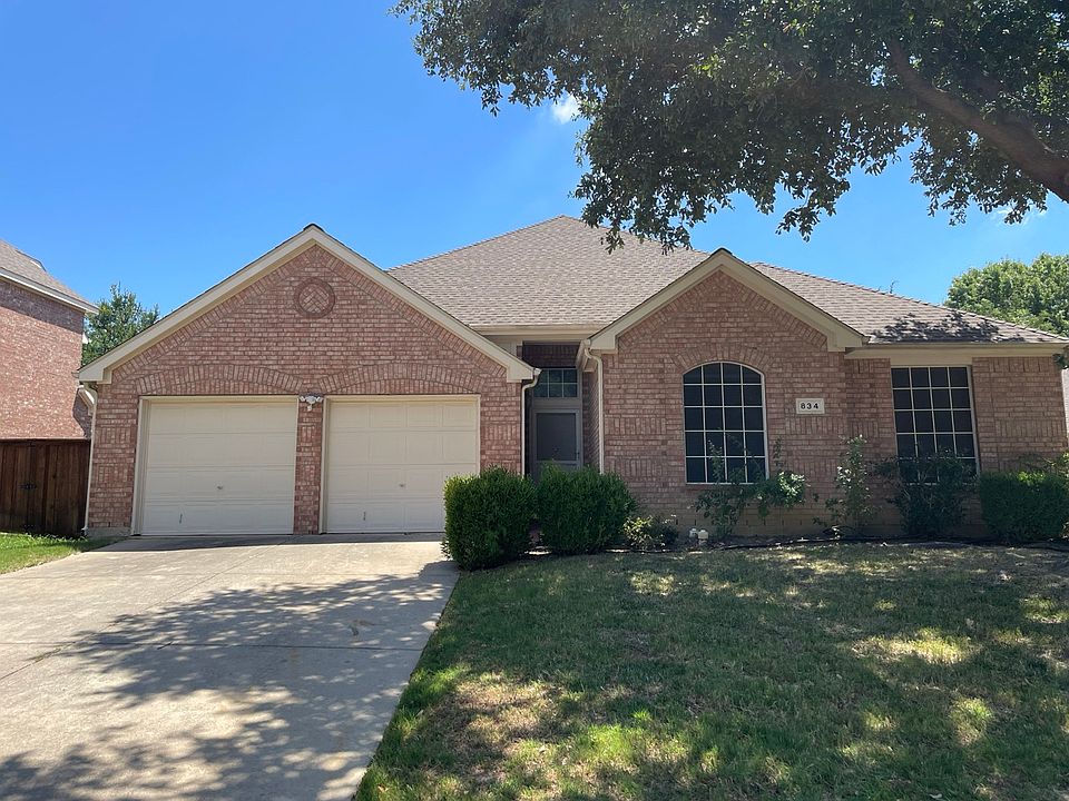 Welcome to 834 Applecross Ct.. Front of house.