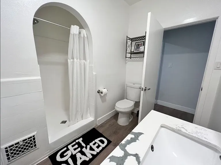 464 N Ogden Dr — Photo 5