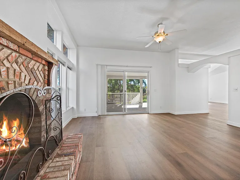 1057 E La Loma Ave — Photo 15