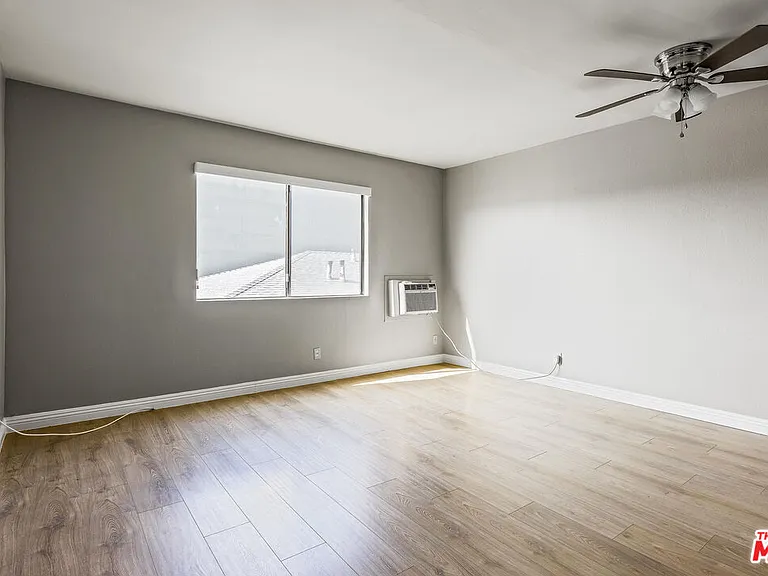 820 S Saint Andrews Pl #303 — Photo 4