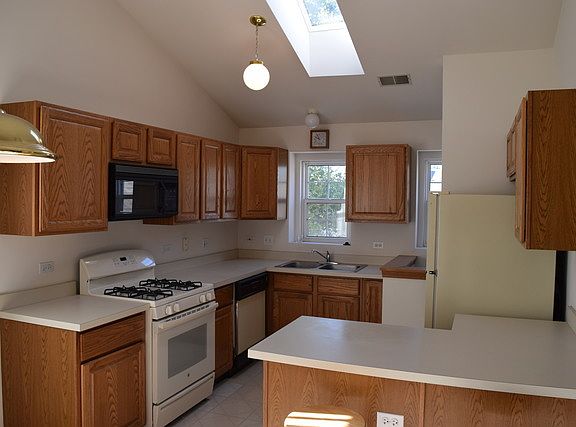3rd image of 1680 Autumn Ave Unit B
