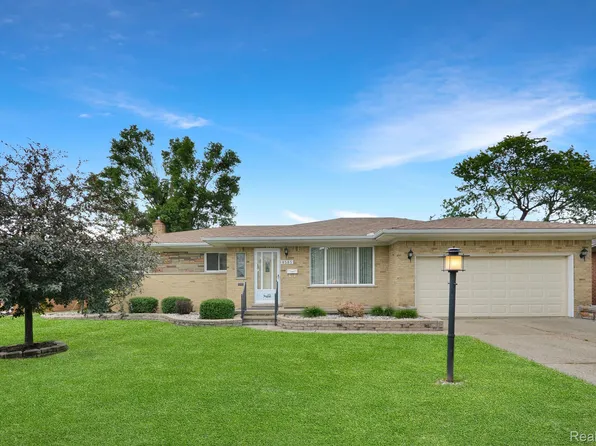 8585 Helen St, Center Line, MI 48015