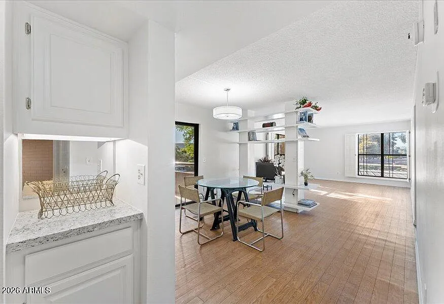 2 bed, 2.0 bath, 1319 sqft, $2,100 — Photo 2
