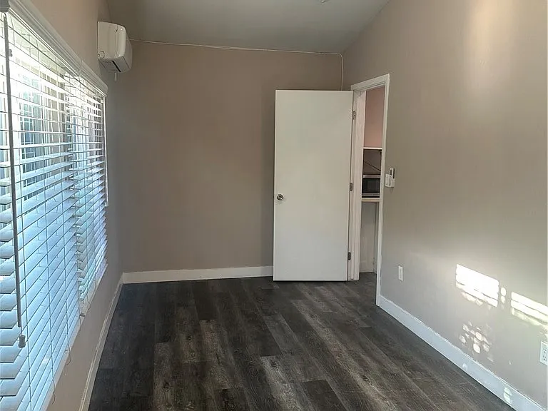 7024 Wilbur Ave — Photo 6