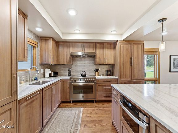 3rd image of 1500 Deer Dr #21