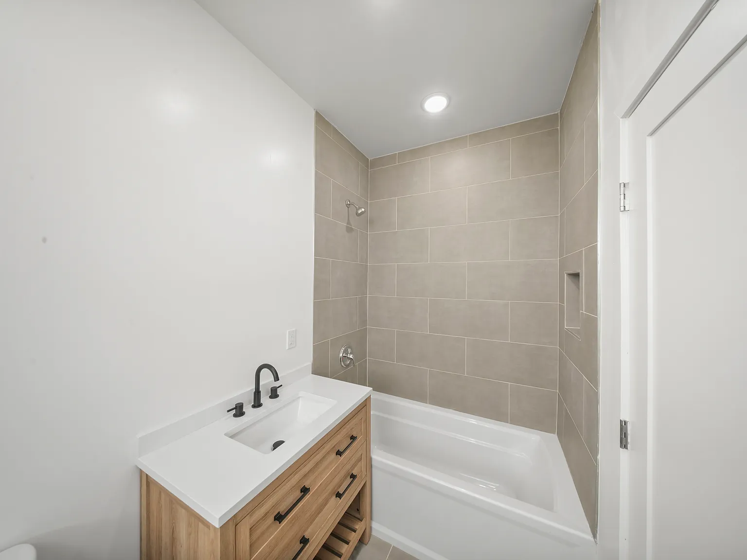3 bed, 1870 sqft, $4,795 — Photo 2