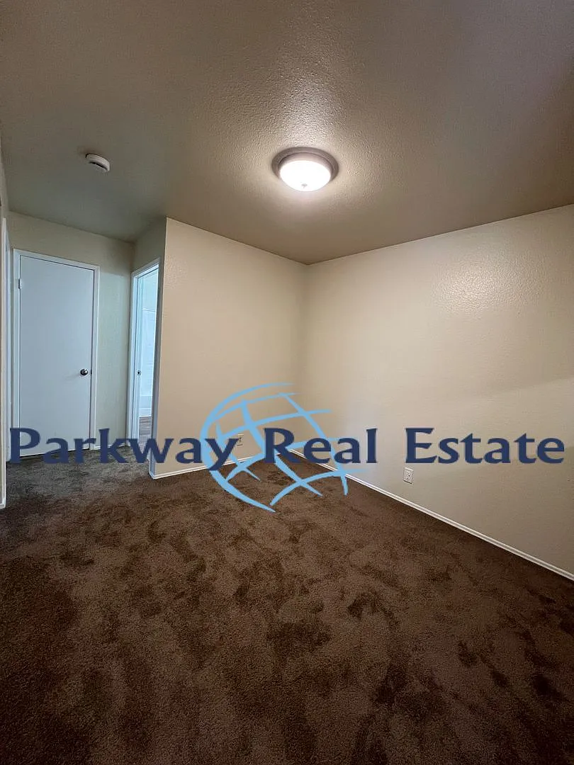 Downstairs 2 Bedroom 1 Bathroom Condo in El Cajon — Photo 3