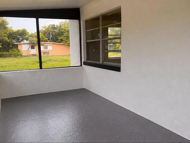 1718 Kentucky Ave — Photo 2