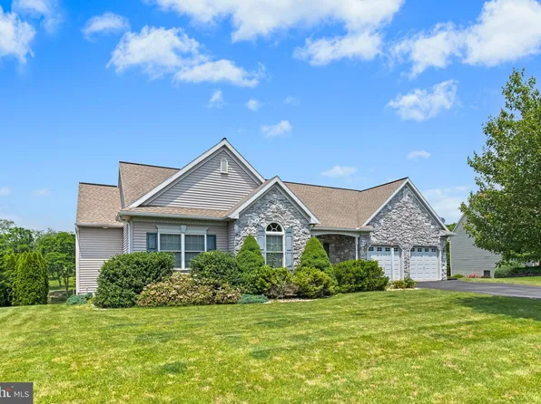 857 Water Edge Ct, Lebanon, PA 17046