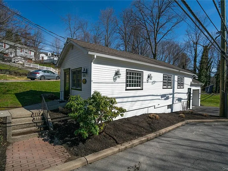 49 Conklin Ave — Photo 10