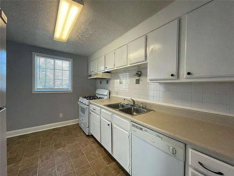 1001 Traymore Dr — Photo 6