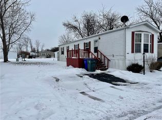 2315 Oak Ln, Newfane, NY 14108