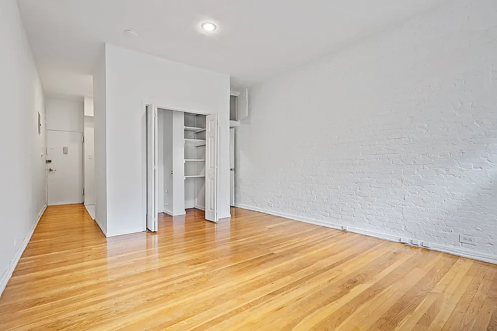 321 East 69th Street — Photo 3