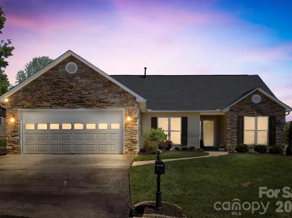 25 Livingston Farm Rd, Fletcher, NC 28732
