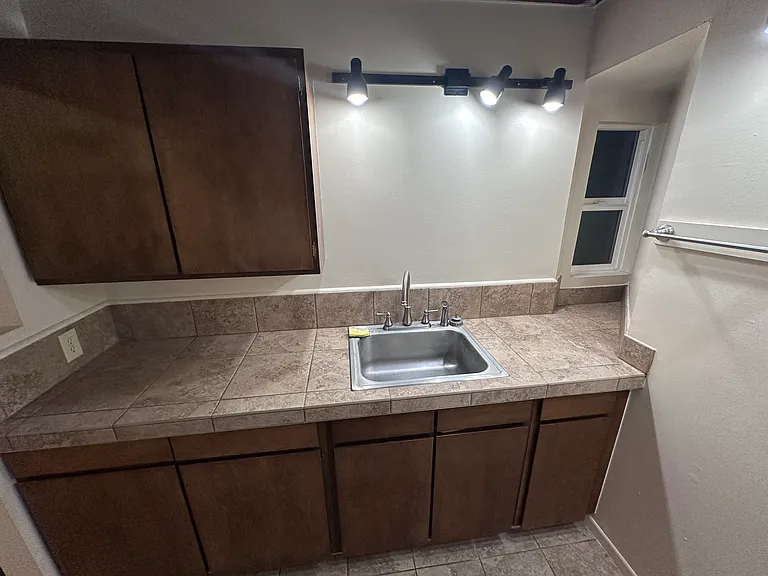 910 E 9th Ave #3 — Photo 8