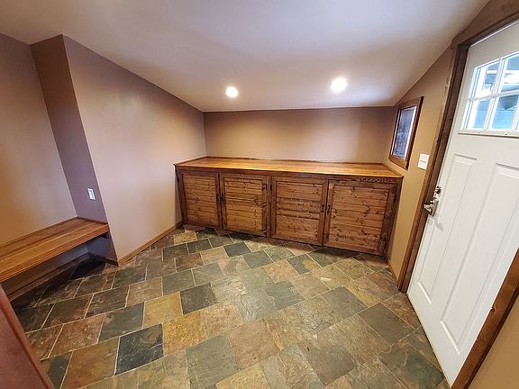 Mudroom, enclosed Laundry   