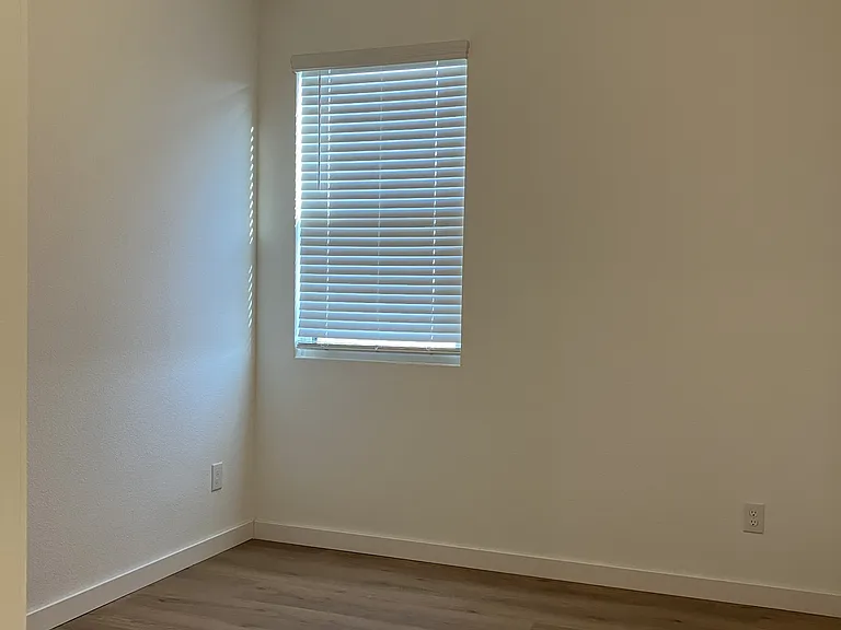 839 Pedernales Dr — Photo 12