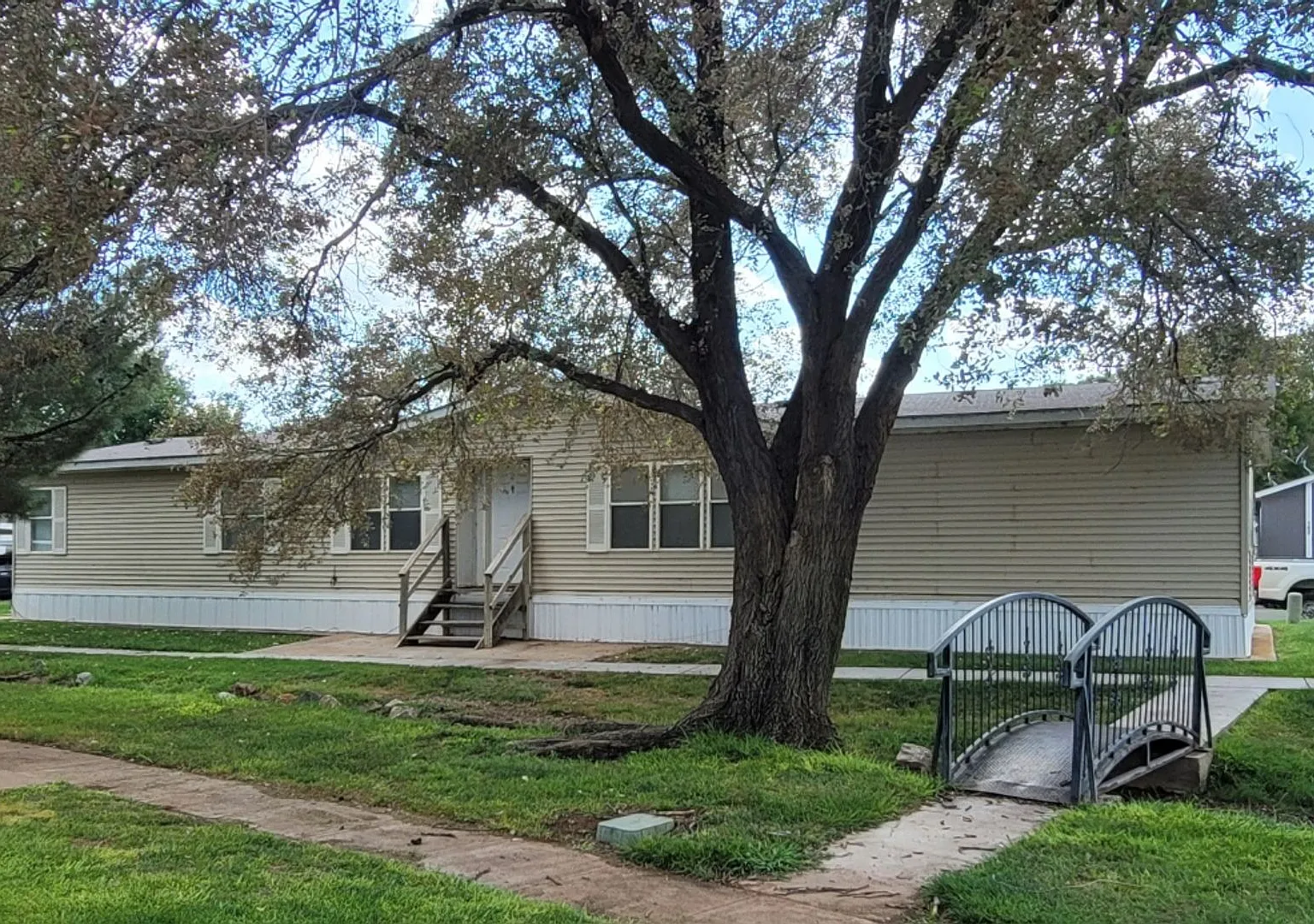 Beautiful 4 Bedroom Doublewide In Commander's Palace — Photo 1