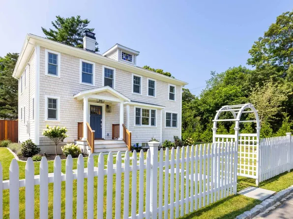 5 Pine Tree Ln, Tisbury, MA 02568