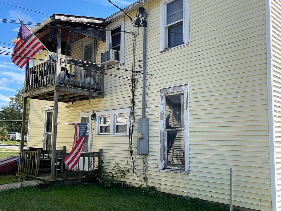 2nd image of 834 Michigan St