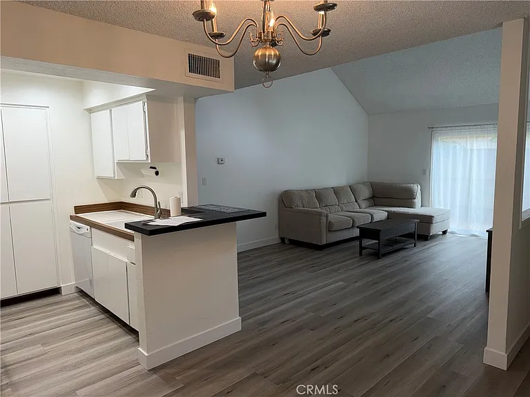 22330 Victory Blvd #803 — Photo 4