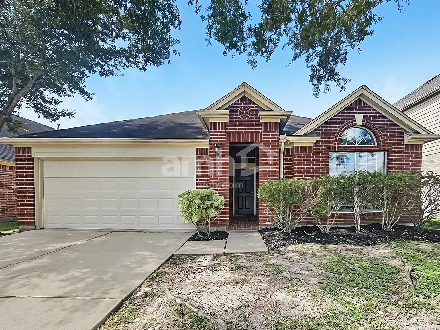 3 bed, 2.0 bath, 1749 sqft, $2,050 — Photo 1