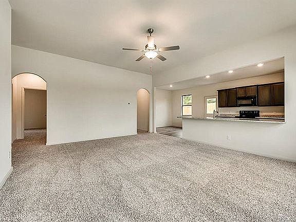 3rd image of 186 Aster Dr