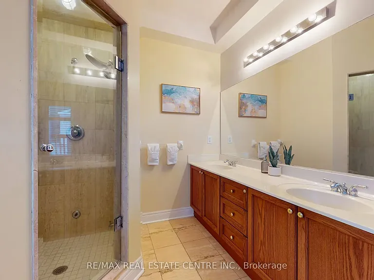 1376 Eglinton Ave W — Photo 20