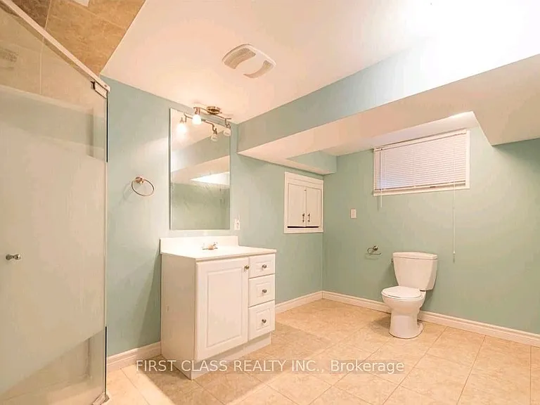 378 Martin St — Photo 15