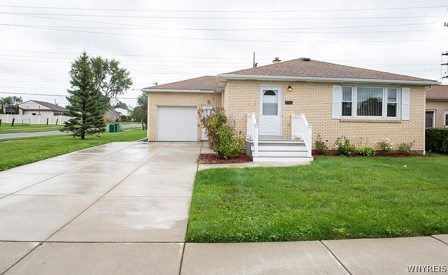 1st image of 103 Sable Palm Dr