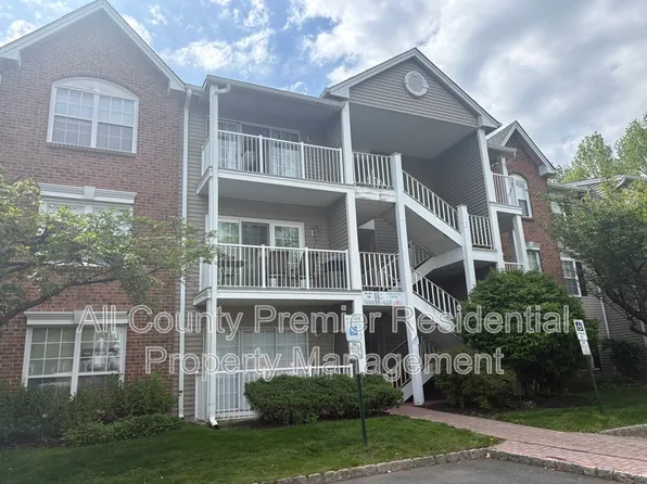 60 Versailles Ct, Hamilton, NJ 08619