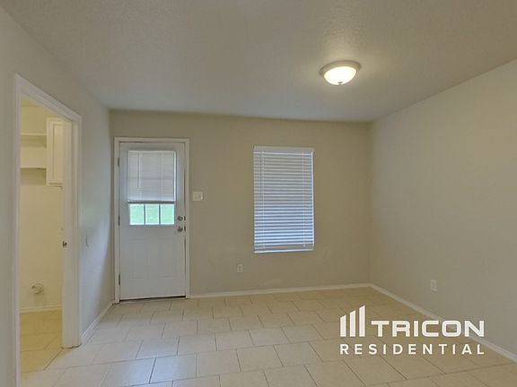 3rd image of 4908 Parkrise Dr