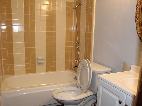 4th image of 4610 Sprucewood Ln