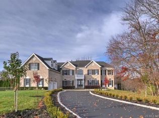820 Dancer Ln, Manalapan, NJ 07726
