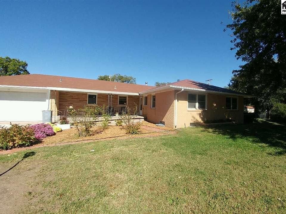 1st image of 16 Crystal Dr