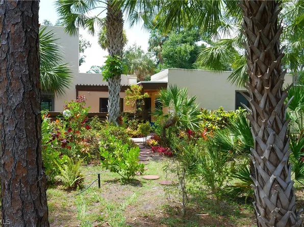 112 Pinebrook Dr, Fort Myers, FL 33907