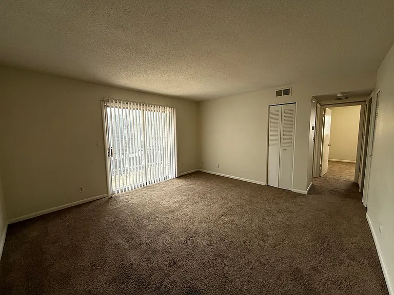 5811 Maple St — Photo 3