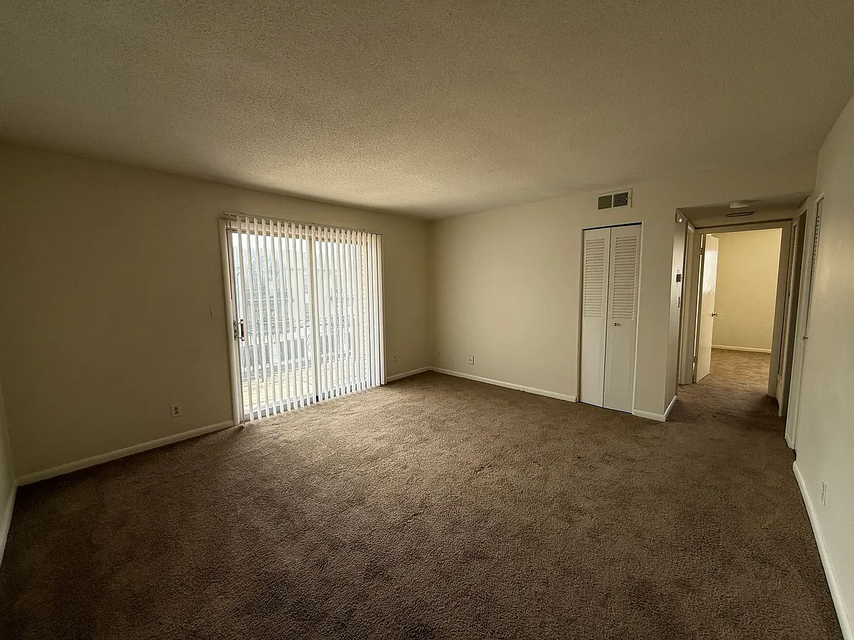 Building Photo - 5811 Maple St