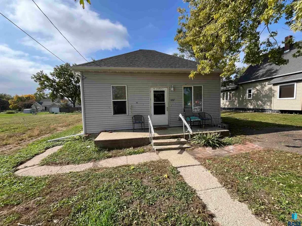 607 S Cedar St, Canton, SD 57013