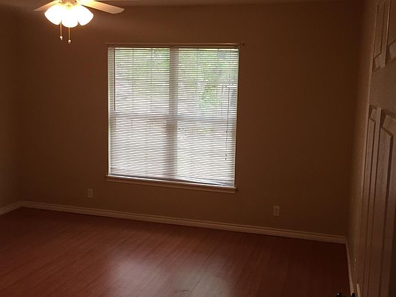4th image of 1077 W Green St