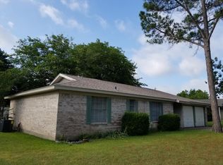 910 Darnell Ave, Benbrook, TX 76126