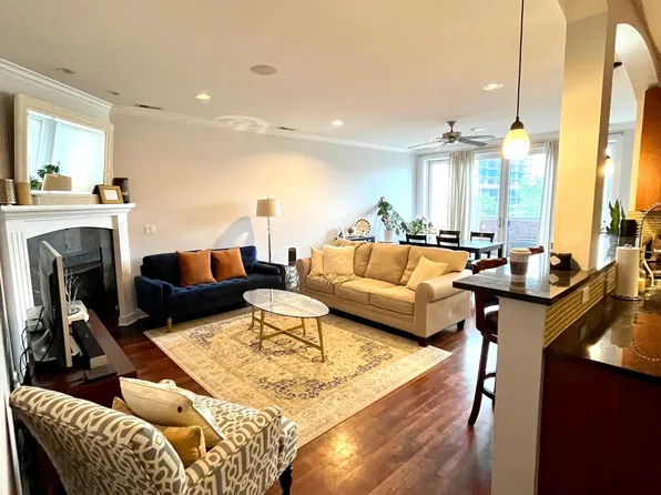 825 N Hudson Ave Unit 4D, Chicago, IL 60610