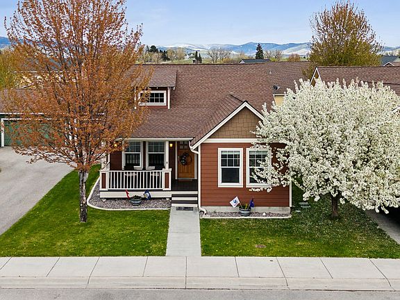 4th image of 153 Silverberry St