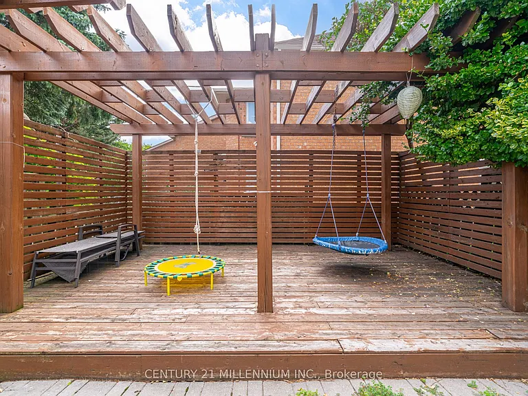 30 Queensmill Ct — Photo 49