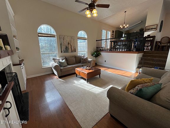 2nd image of 1436 Pheasants Glen Dr