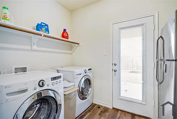 2429 Dolostone Dr — Photo 30